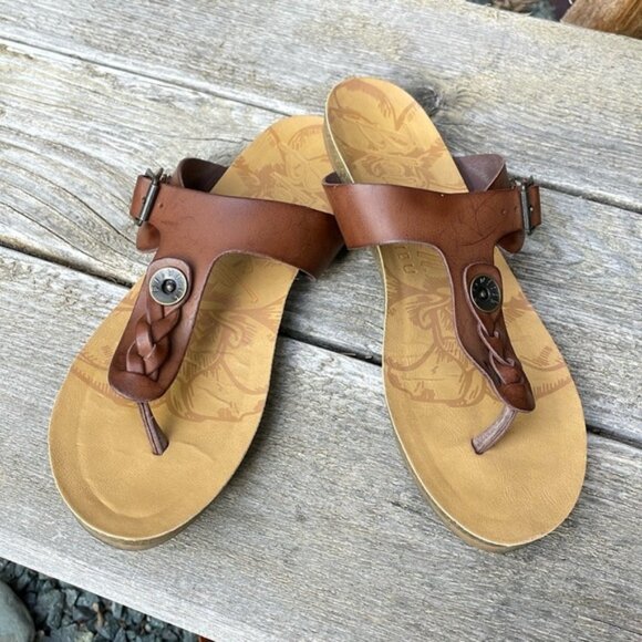 Blowfish Malibu Greco T-Strap FlipFlop Sandals Brown Buckles Size 8 - Picture 1 of 8